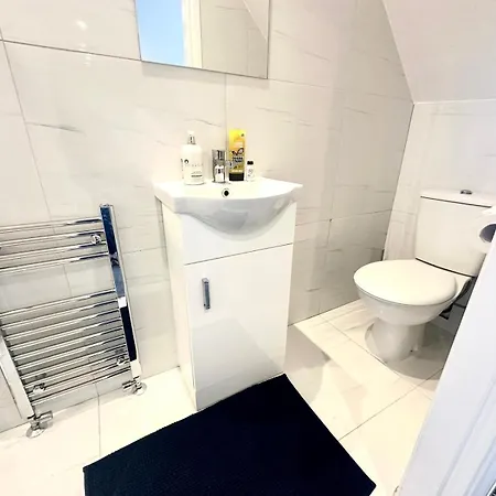 Stylish Modern, Private Apartment,15 Mins To Central London Хендон Экстерьер фото