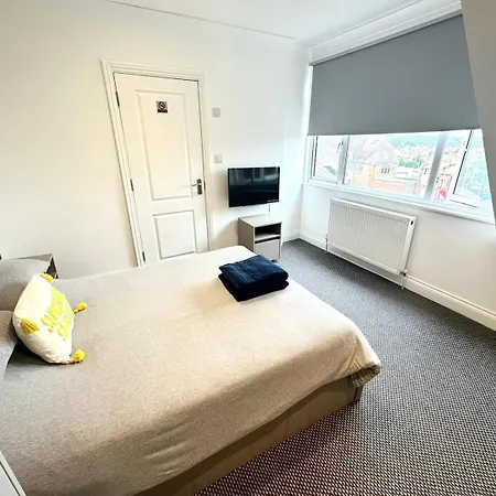 Stylish Modern, Private Apartment,15 Mins To Central London Хендон Экстерьер фото