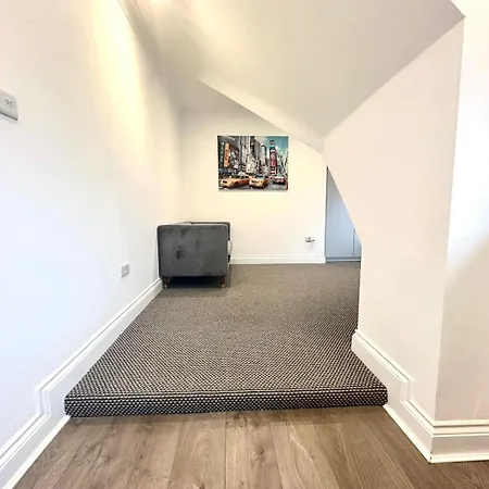 Stylish Modern, Private Apartment,15 Mins To Central London Хендон Экстерьер фото