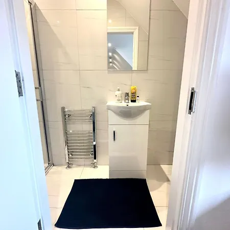 Stylish Modern, Private Apartment,15 Mins To Central London Хендон Экстерьер фото