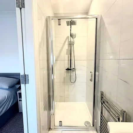 Stylish Modern, Private Apartment,15 Mins To Central London Хендон Экстерьер фото