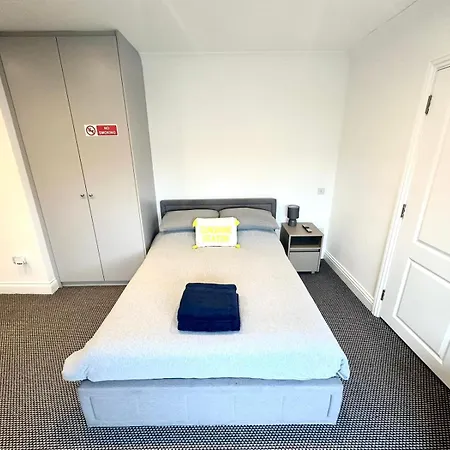 Stylish Modern, Private Apartment,15 Mins To Central London Хендон Экстерьер фото
