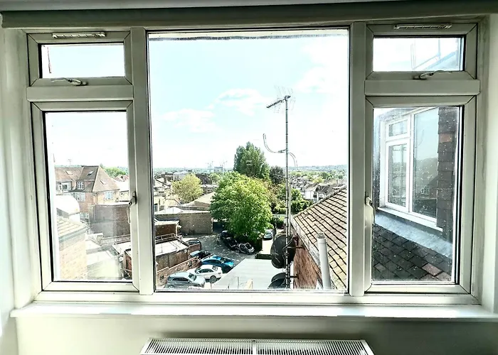 Stylish Modern, Private Apartment,15 Mins To Central London