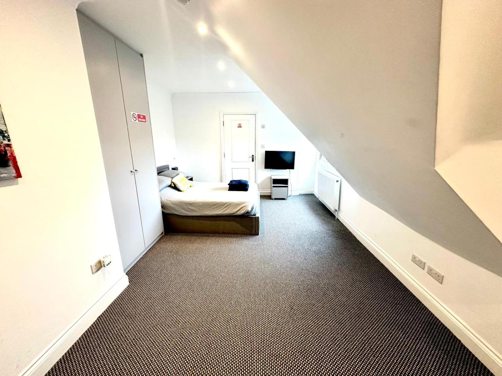 Apartment Stylish Modern, Private Apartment,15 Mins To London