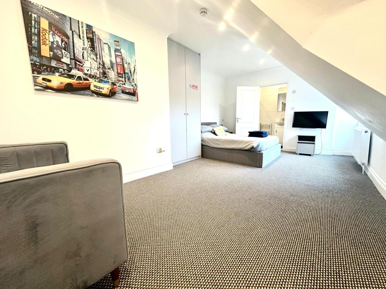 Stylish Modern, Private Apartment,15 Mins To London Apartment *