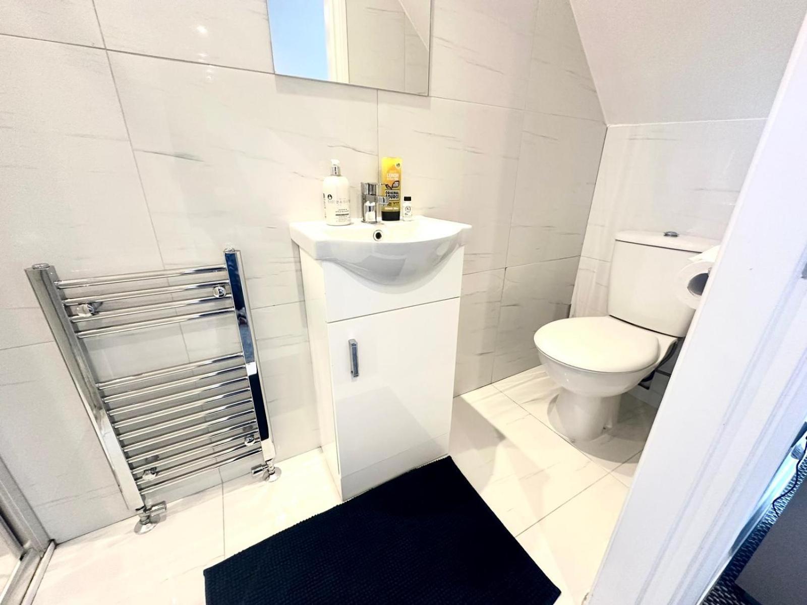 Stylish Modern, Private Apartment,15 Mins To London Apartment Hendon