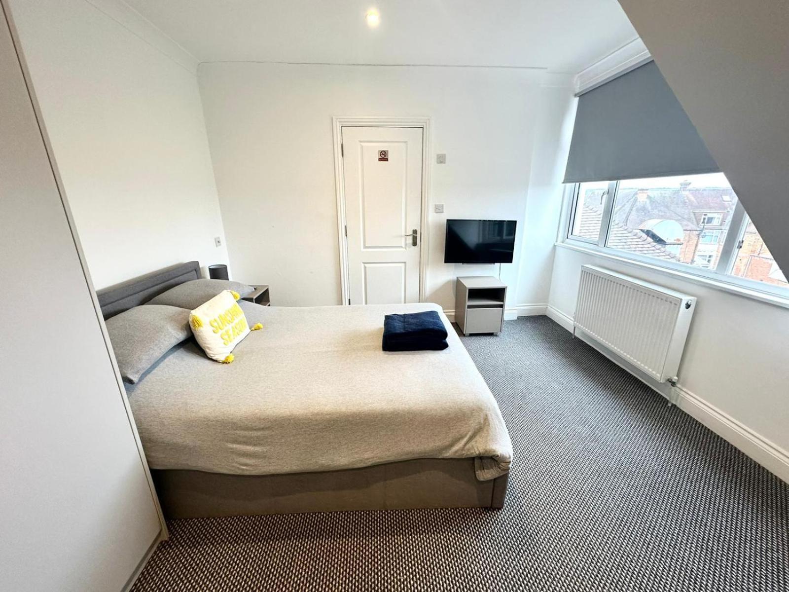 Stylish Modern, Private Apartment,15 Mins To London Apartment