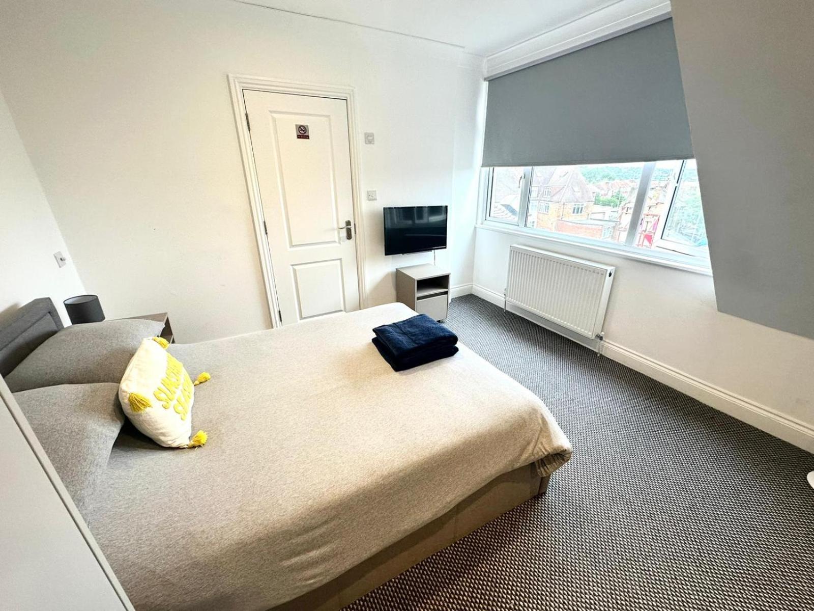 Apartment Stylish Modern, Private Apartment,15 Mins To London