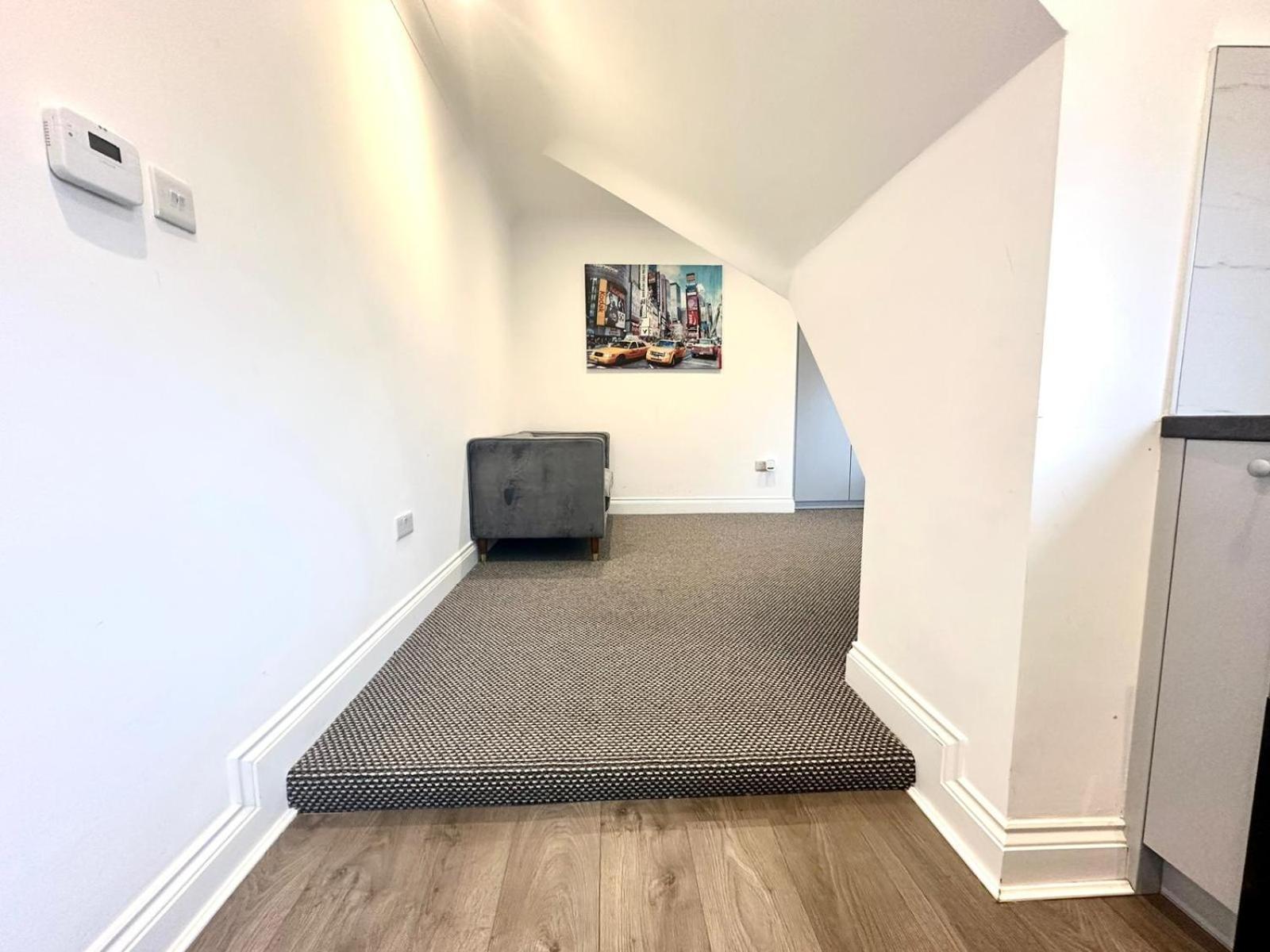 Stylish Modern, Private Apartment,15 Mins To London Apartment *