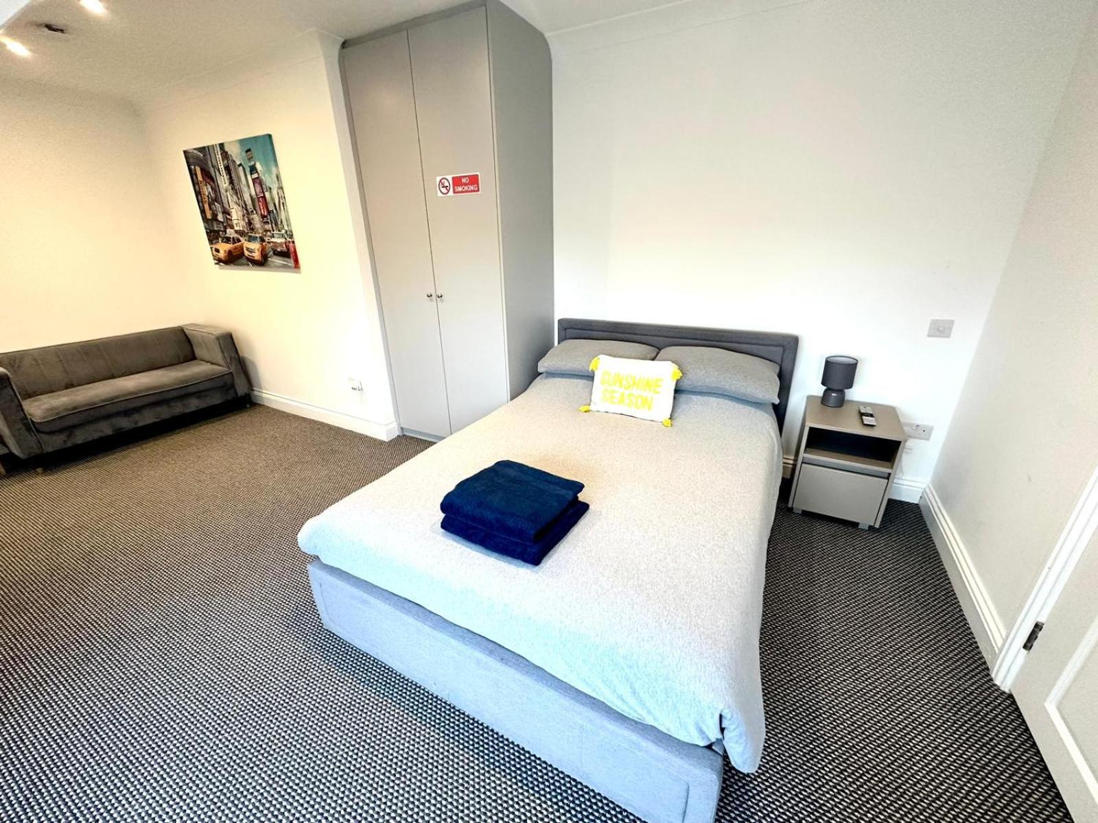 Apartment Stylish Modern, Private Apartment,15 Mins To London *