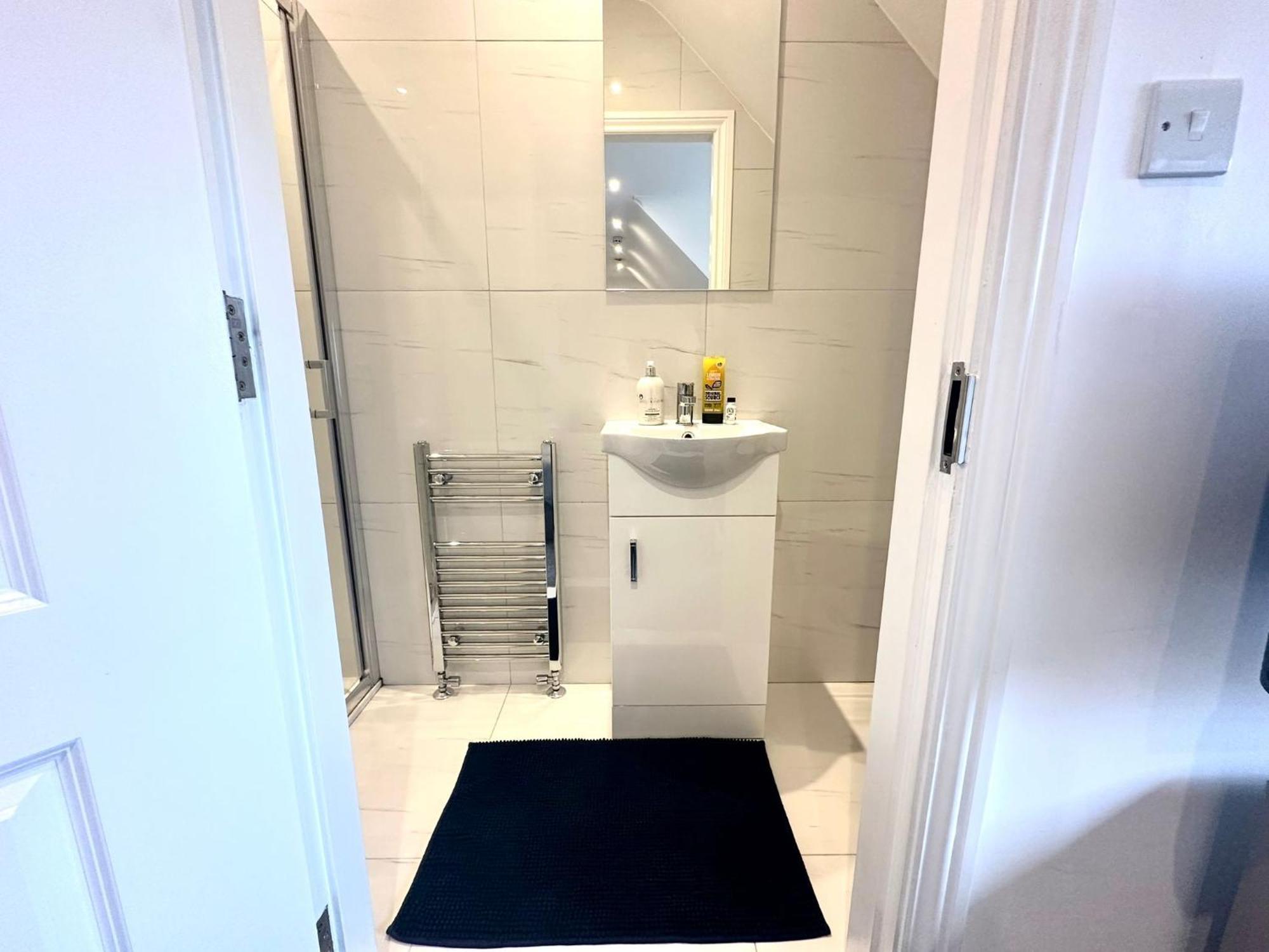 Apartment Stylish Modern, Private Apartment,15 Mins To London Hendon