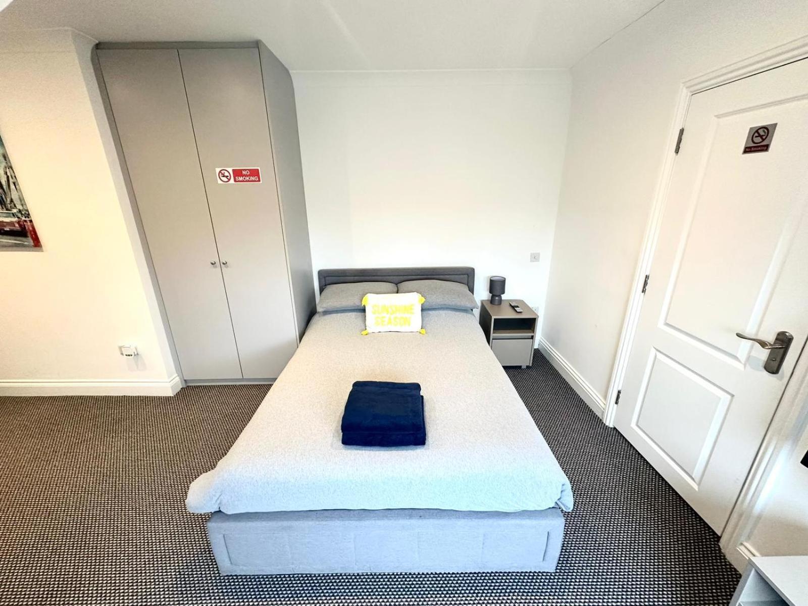 Stylish Modern, Private Apartment,15 Mins To London Hendon