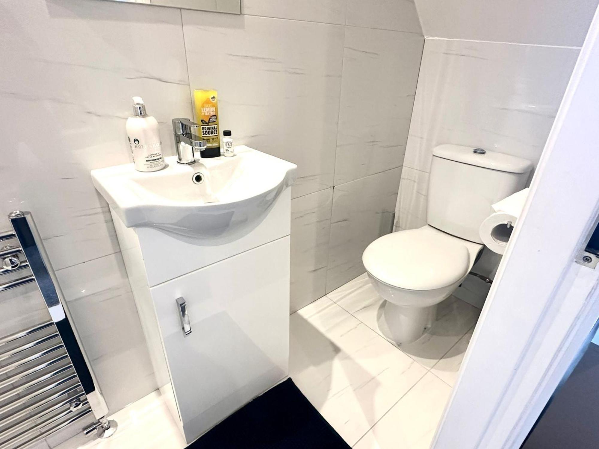 Apartment Stylish Modern, Private Apartment,15 Mins To London *