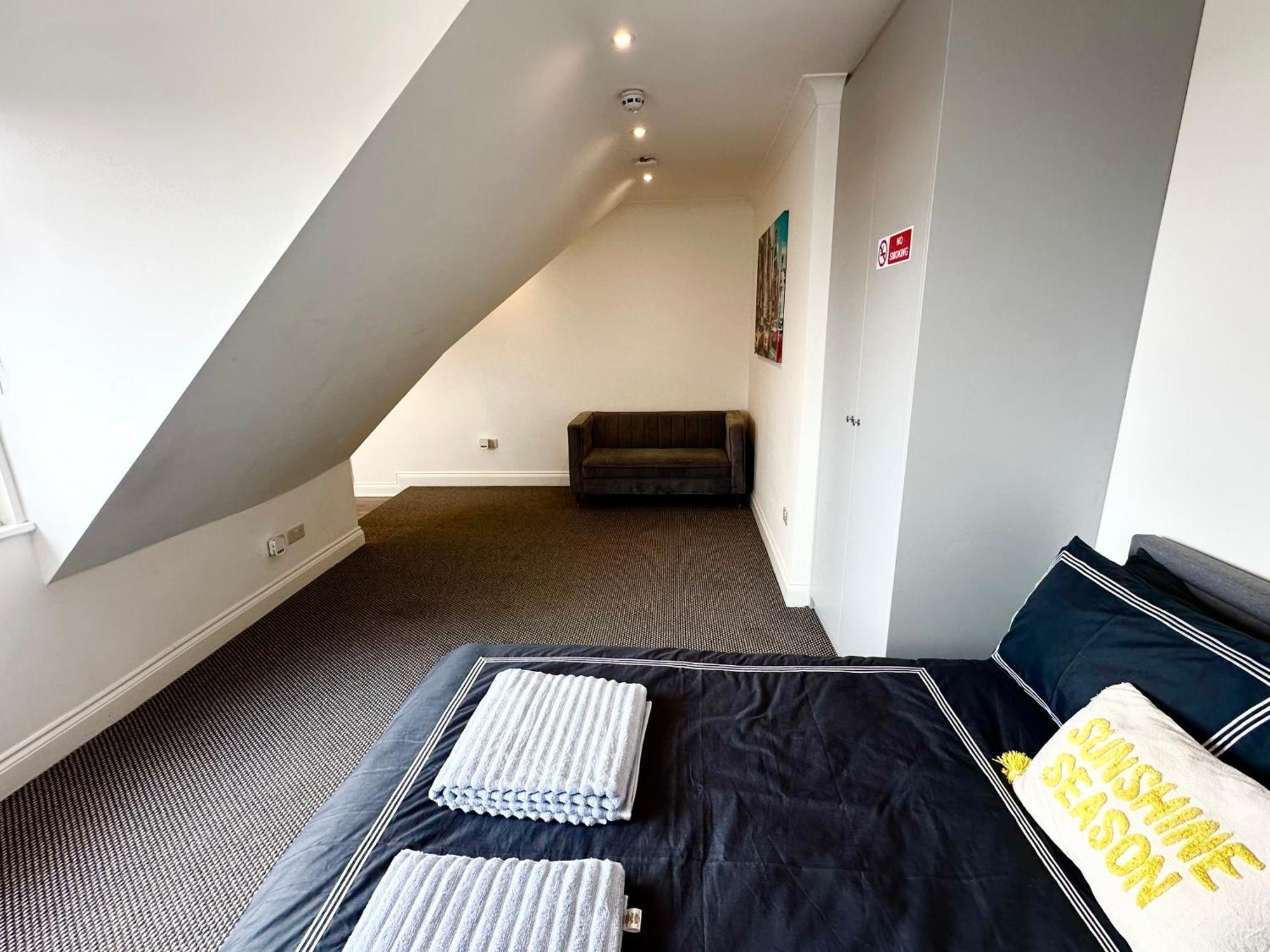 Stylish Modern, Private Apartment,15 Mins To London *